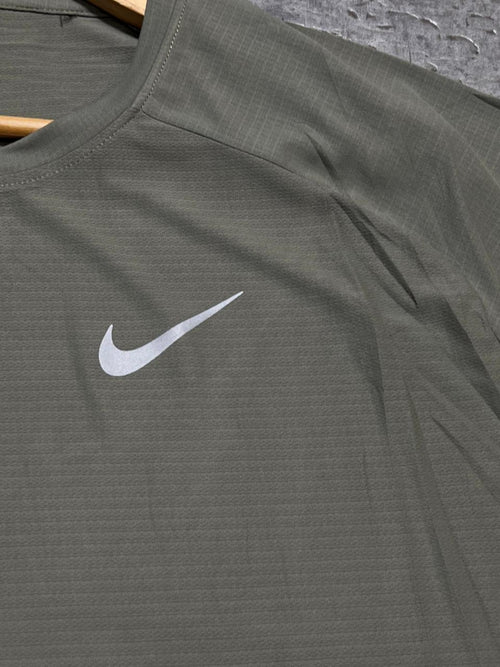Camiseta  DriFit Nike Performance Verde Oliva