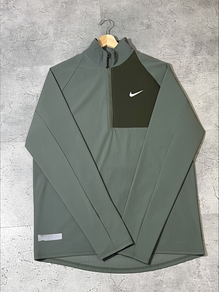 Nike AeroShield Quarter