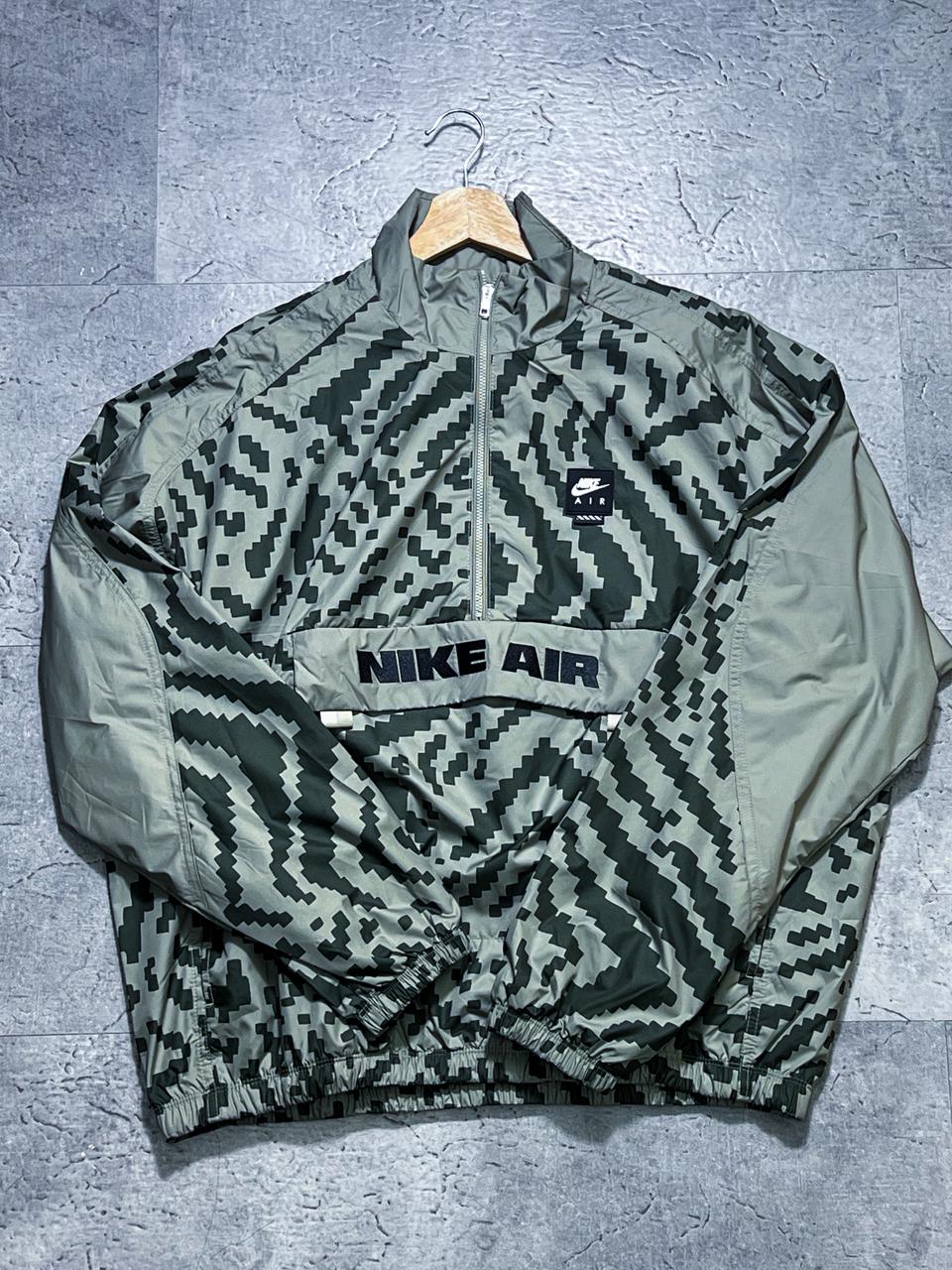 Chaqueta Rompevientos Nike Air Camuflada