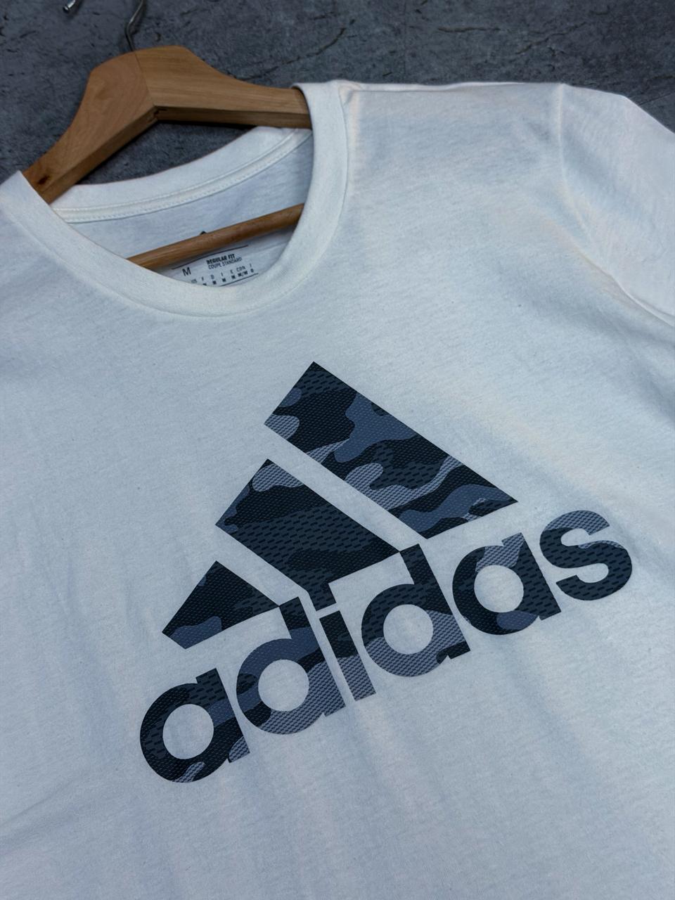 Camiseta Adidas Blanca Logo Camuflado