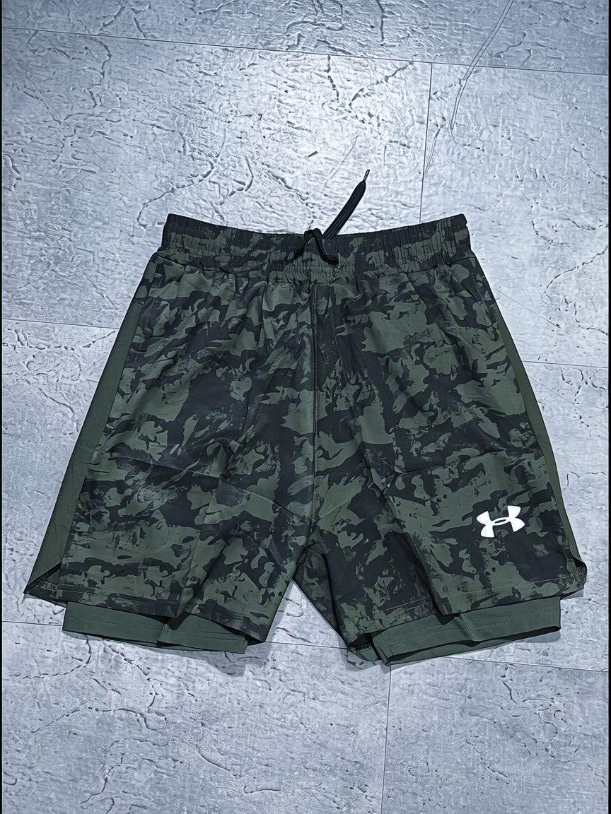 Pantaloneta Under Armour Camuflada Verde con Licra Interior